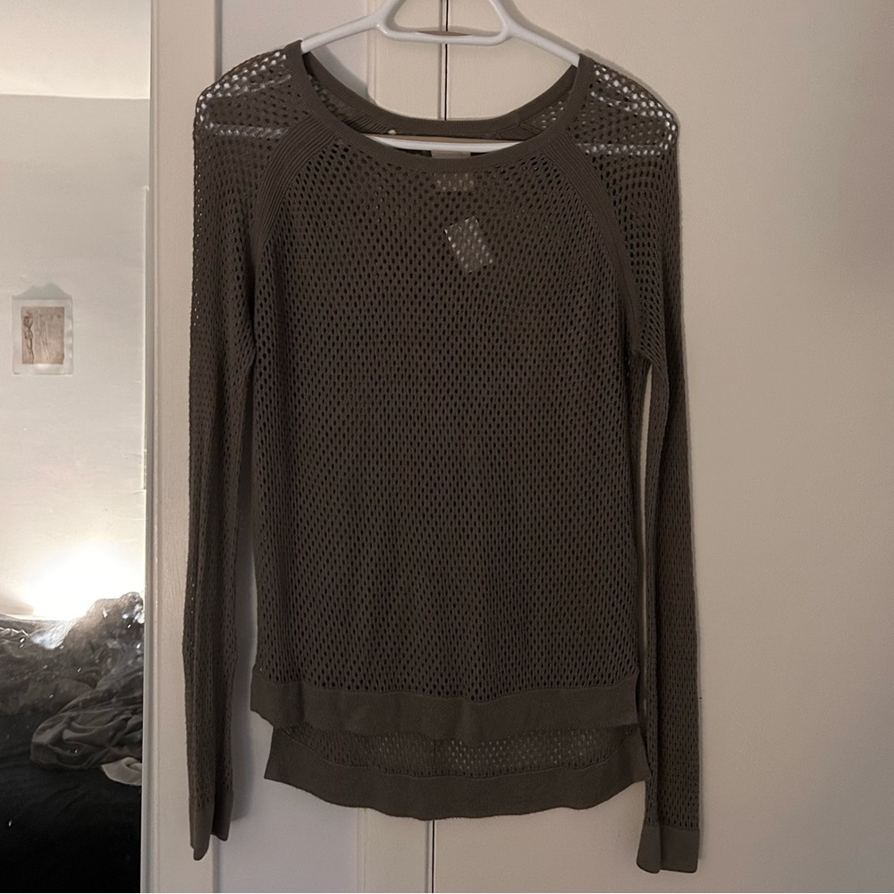 Long sleeve knit top
